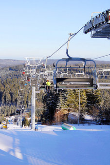 Blick von der Bergstation auf den Vierersessellift